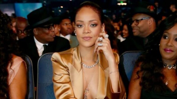 rihanna-BET-awards-2015