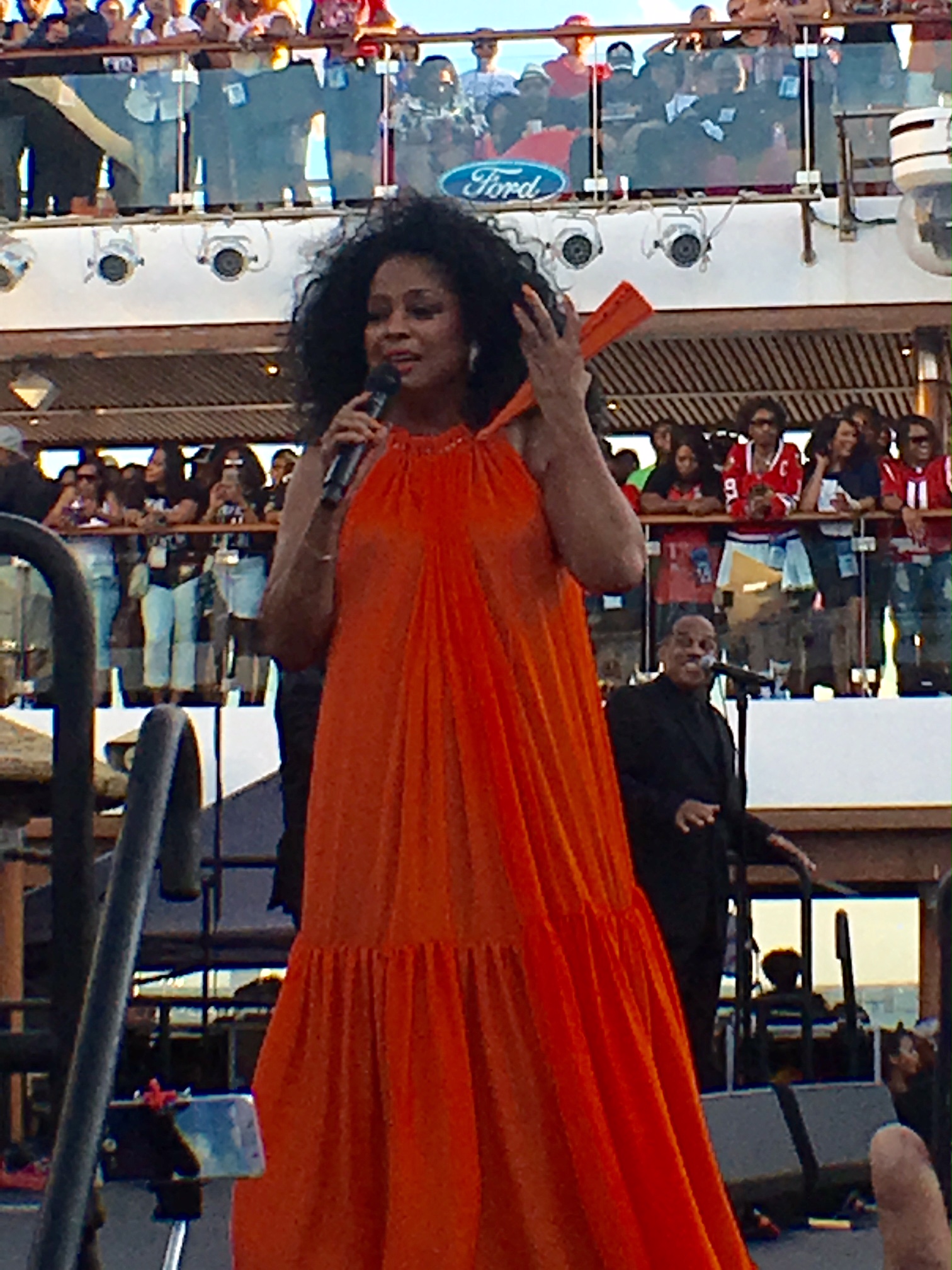 ><figcaption>Diana Ross was the first performer</figcaption></figure>
</p>
<figure class=