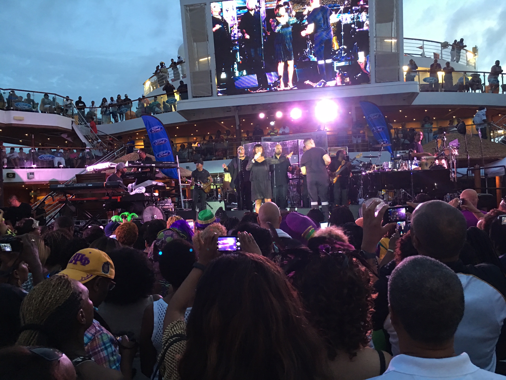 ><figcaption>Patti LaBelle</figcaption></figure>
<figure class=