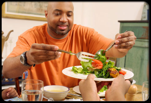 type2diabetes-s12-man-serving-salad