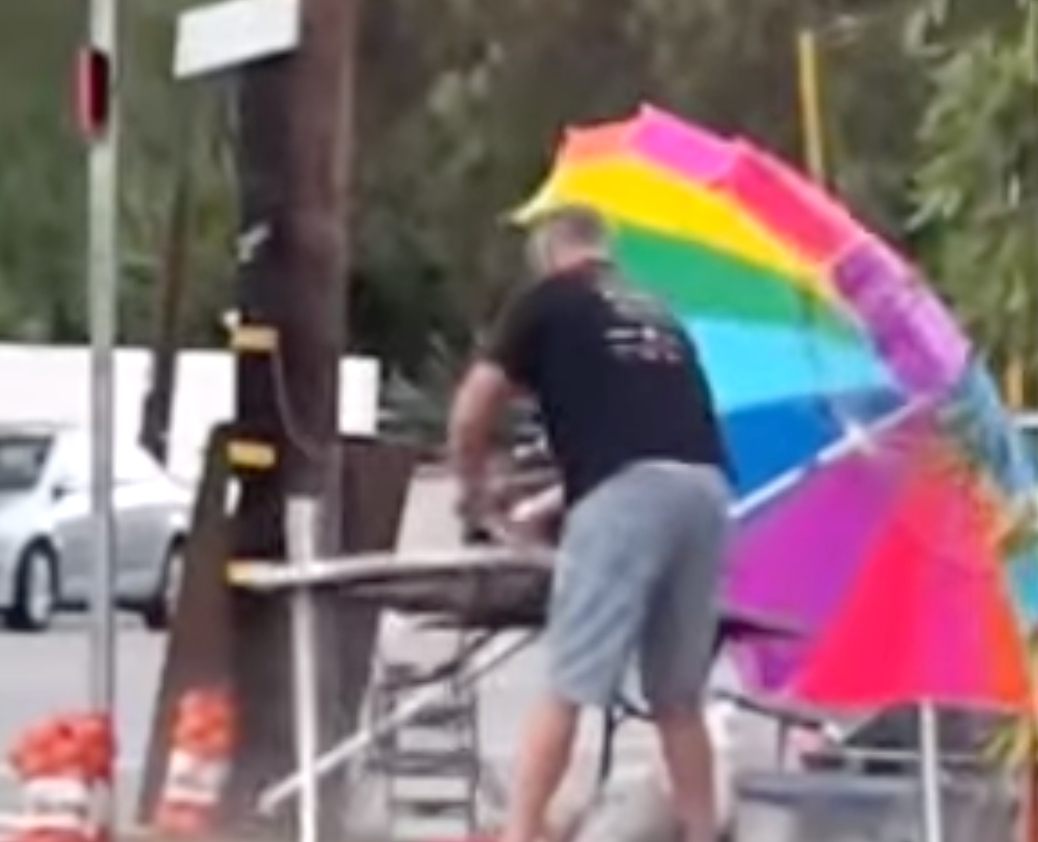 Racist? Man Attacks Fruit Stands in LA with Axe (videos)