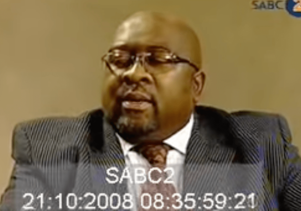 Man Falls Out of Chair During TV Interview (video)