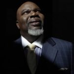 T.D. Jakes Hosts MegaFest in Dallas with 50K Attendees
